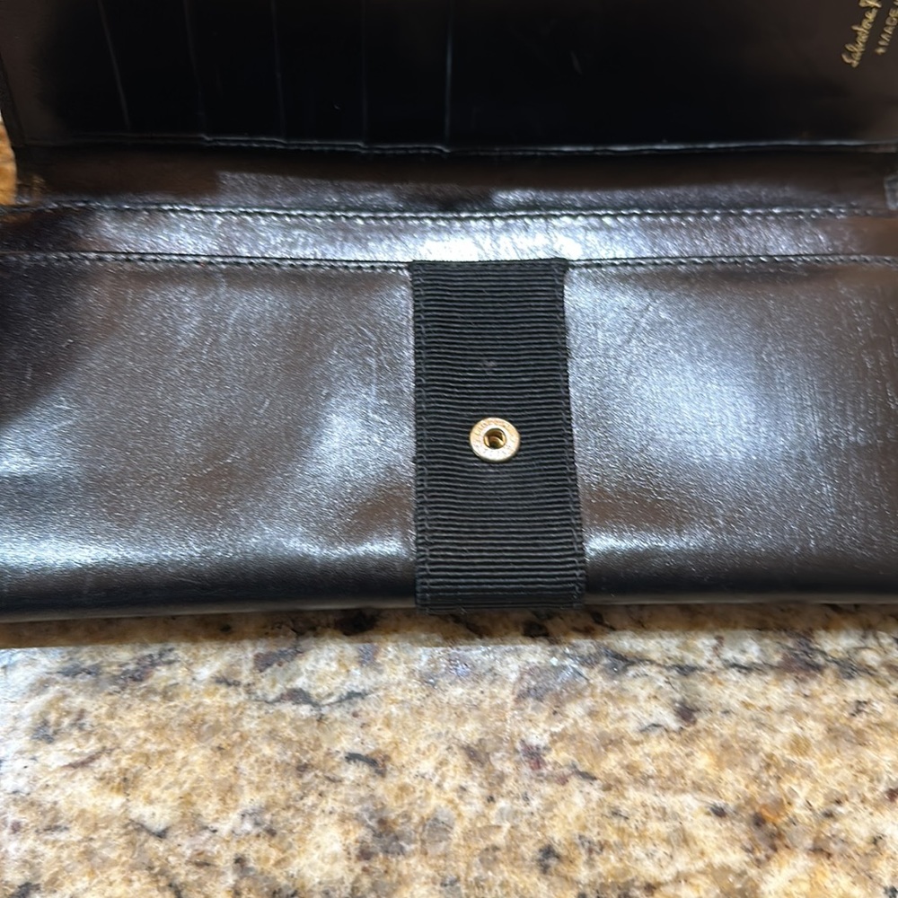 Authentic Salvatore Ferragamo Wallet - Picture 4 of 8